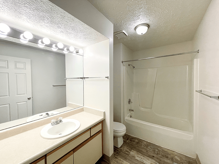 large bathroom at Hunting Glen Apartments
